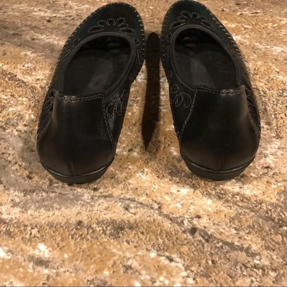 Earth Black Leather Shoes - Picture 4 of 11